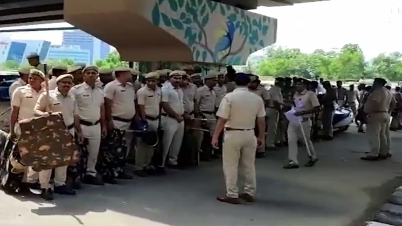 अग्निपथ योजना विरोध : गुड़गांव में एहतियात के तौर पर धारा 144 लागू, सुरक्षा इंतजाम चाक-चौबंद अग्निपथ योजना विरोध : गुड़गांव में एहतियात के तौर पर धारा 144 लागू, सुरक्षा इंतजाम चाक-चौबंद