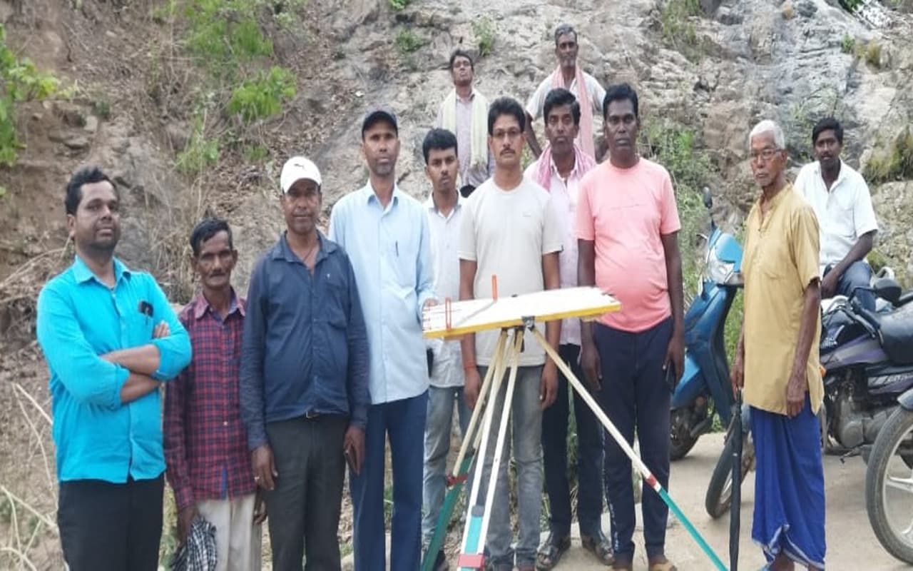 सेवाती घाटी सीमा विवाद : पश्चिम बंगाल ने झारखंड का 600 फुट किया है कब्जा, सर्वे में हुआ खुलासा सेवाती घाटी सीमा विवाद : पश्चिम बंगाल ने झारखंड का 600 फुट किया है कब्जा, सर्वे में हुआ खुलासा