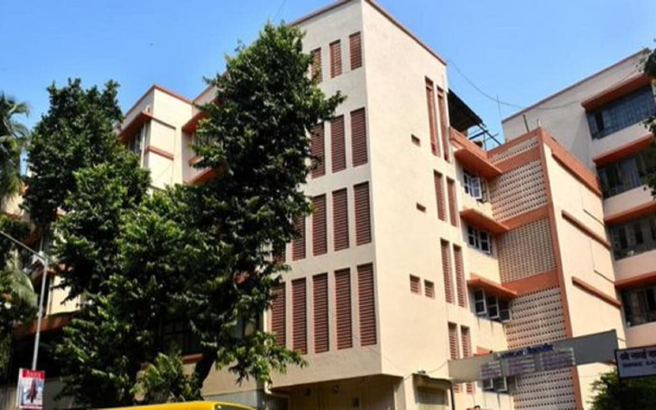 मुंबई के एक स्कूल में फीस नहीं देने पर 8 साल की बच्ची के साथ दुर्व्यवहार, प्रिंसिपल-शिक्षक के खिलाफ FIR मुंबई के एक स्कूल में फीस नहीं देने पर 8 साल की बच्ची के साथ दुर्व्यवहार, प्रिंसिपल-शिक्षक के खिलाफ FIR