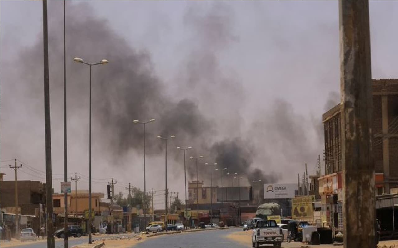 सूडान में हिंसा जारी, भारतीयों की सुरक्षा को लेकर केन्द्र ने सऊदी अरब और UAE से की बात सूडान में हिंसा जारी, भारतीयों की सुरक्षा को लेकर केन्द्र ने सऊदी अरब और UAE से की बात