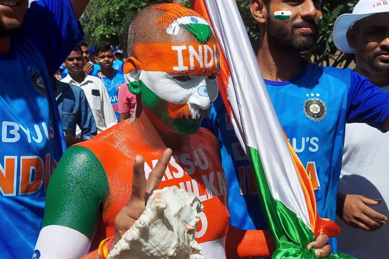 IND vs Sa: सचिन तेंदुकर के फैन सुधीर कुमार को रांची में खल रही मास्टर ब्लास्टर की कमी, देखें VIDEO IND vs Sa: सचिन तेंदुकर के फैन सुधीर कुमार को रांची में खल रही मास्टर ब्लास्टर की कमी, देखें VIDEO