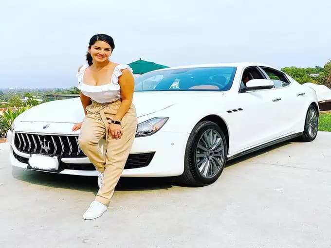 Sunny Leone के घर आया नया मेहमान, फैन्स दे रहे बधाइयां… देखें PICS Sunny Leone के घर आया नया मेहमान, फैन्स दे रहे बधाइयां… देखें PICS