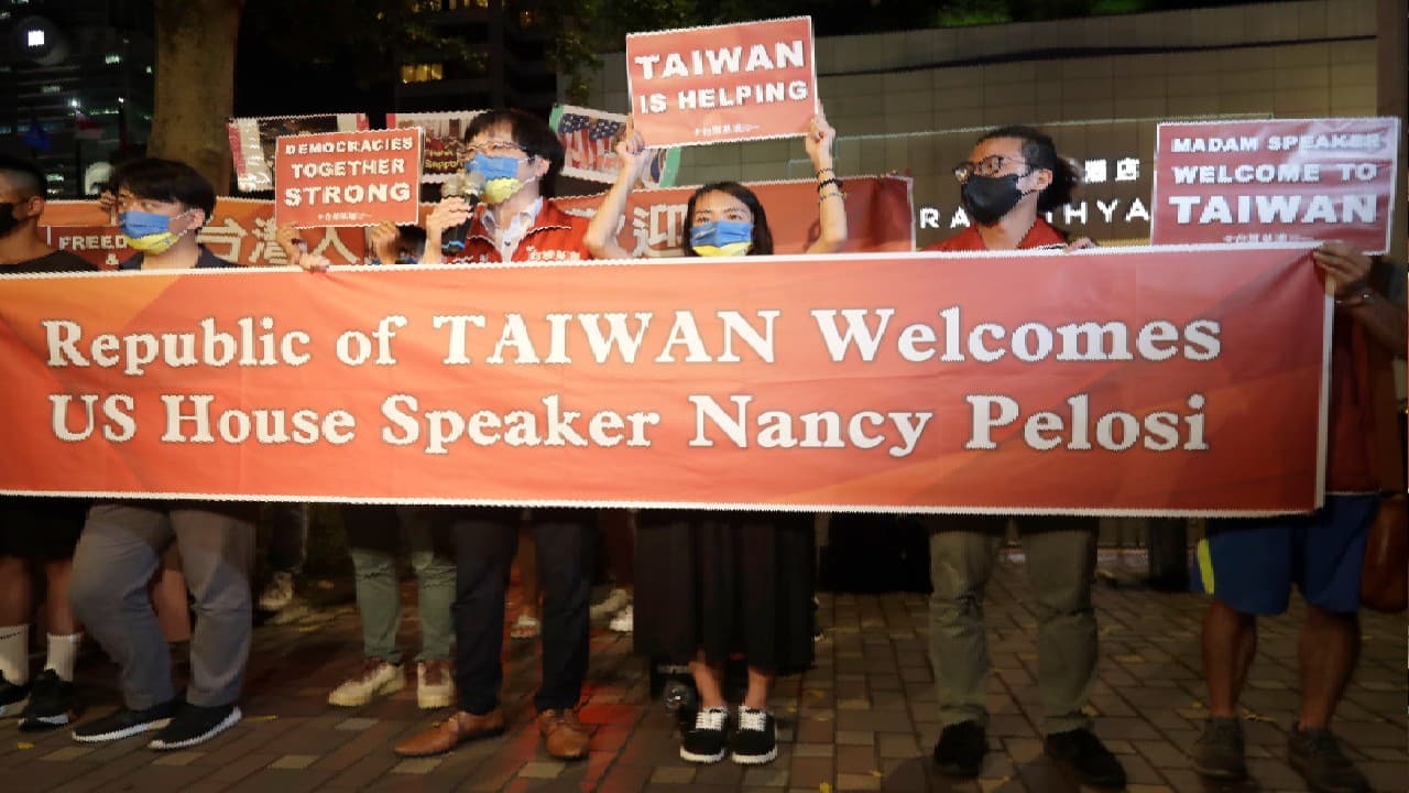 Nancy Pelosi Taiwan Visit: ताइपेई पहुंचीं नैंसी पेलोसी, चीन के साथ तनाव बढ़ा, ताइवान की ओर बढ़ी चीनी सेना Nancy Pelosi Taiwan Visit: ताइपेई पहुंचीं नैंसी पेलोसी, चीन के साथ तनाव बढ़ा, ताइवान की ओर बढ़ी चीनी सेना