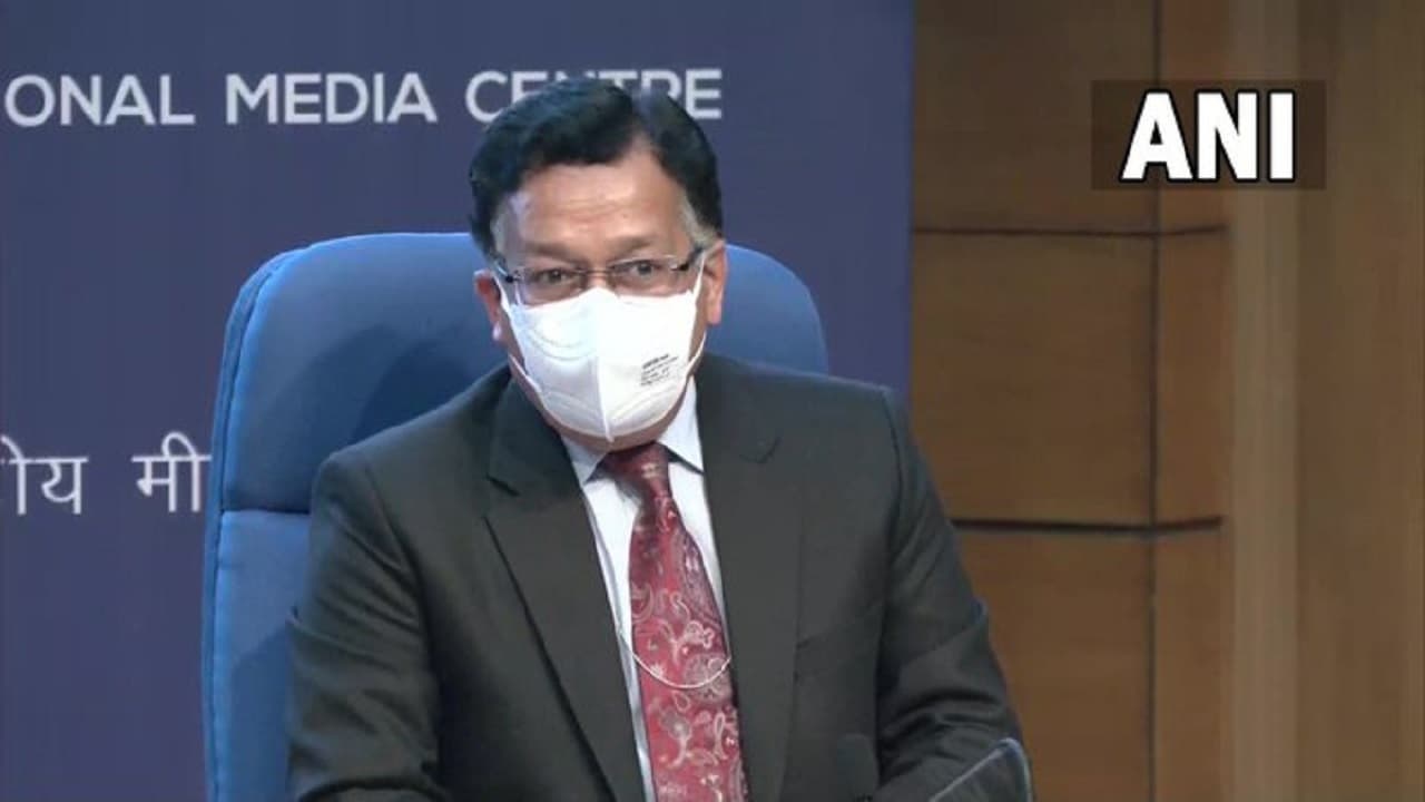 Corona 4th Wave Fear: कोरोना के नये मामलों ने बढ़ाई टेंशन, दिल्ली समेत इन 5 राज्यों को केंद्र का अलर्ट Corona 4th Wave Fear: कोरोना के नये मामलों ने बढ़ाई टेंशन, दिल्ली समेत इन 5 राज्यों को केंद्र का अलर्ट