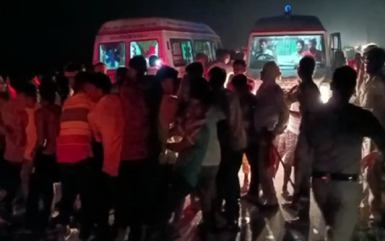 उत्तर प्रदेश के कानपुर में ट्रैक्टर ट्रॉली पलटने से 25 श्रद्धालुओं की मौत, मोदी-योगी ने जताया दुख उत्तर प्रदेश के कानपुर में ट्रैक्टर ट्रॉली पलटने से 25 श्रद्धालुओं की मौत, मोदी-योगी ने जताया दुख