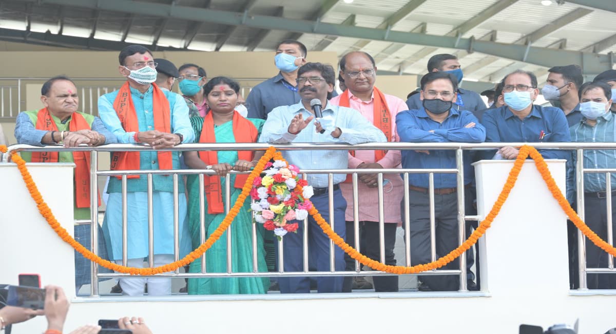 CM हेमंत ने रांचीवासियों को दिया दीपावली का तोहफा, वेजिटेबल मार्केट और सरदार पटेल पार्क का किया उद्घाटन CM हेमंत ने रांचीवासियों को दिया दीपावली का तोहफा, वेजिटेबल मार्केट और सरदार पटेल पार्क का किया उद्घाटन
