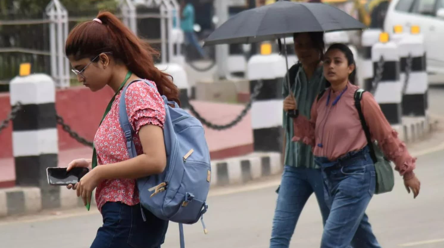 Weather Forecast: जम्मू-कश्मीर में लगातार हो रही बारिश से पुंछ नदी का बढ़ा जलस्तर, जानें अन्य राज्यों का हाल