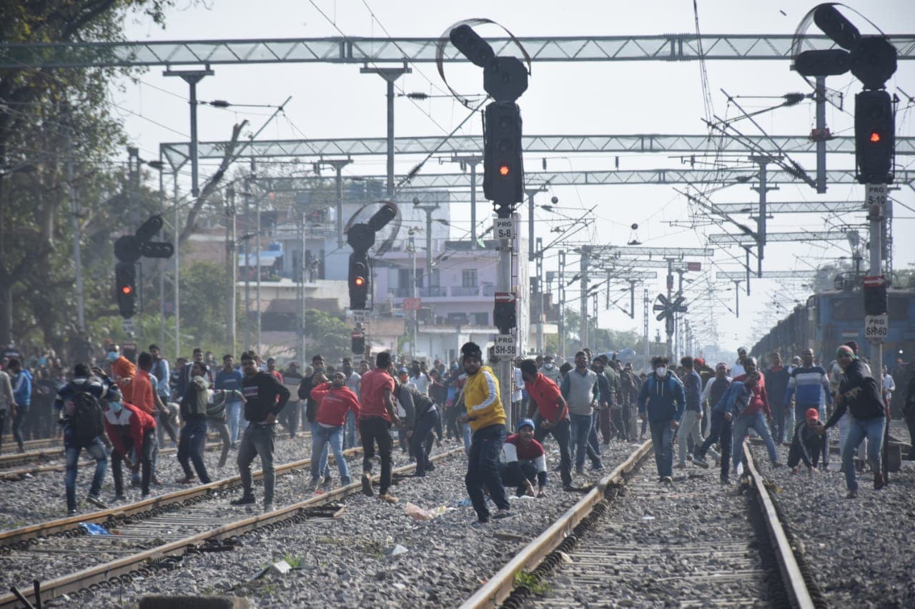 RRB-NTPC परीक्षा परिणाम को लेकर रेलवे ने अभ्यर्थियों से मांगा सुझाव, इन शहरों में बनायी हेल्प डेस्क RRB-NTPC परीक्षा परिणाम को लेकर रेलवे ने अभ्यर्थियों से मांगा सुझाव, इन शहरों में बनायी हेल्प डेस्क