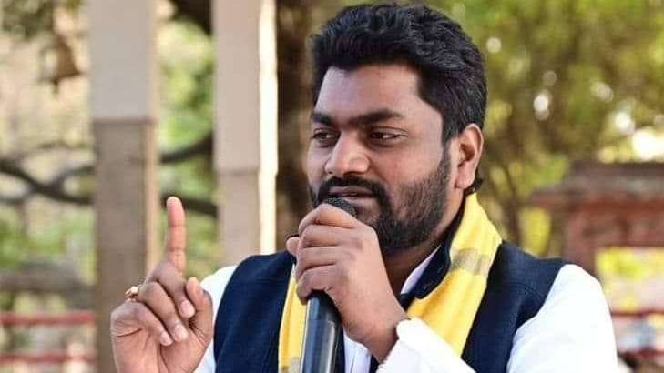कुशीनगर में सुभासपा महासचिव पर भीड़ ने बोला हमला, अरविंद राजभर की गाड़ी में आग लगाने की कोशिश कुशीनगर में सुभासपा महासचिव पर भीड़ ने बोला हमला, अरविंद राजभर की गाड़ी में आग लगाने की कोशिश