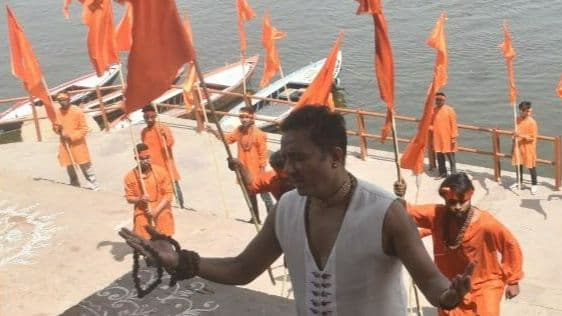 Varanasi News: काशी में शूटिंग के दौरान विवादों में फंसे मशहूर गायक सुखविंदर सिंह, जानें पूरा मामला Varanasi News: काशी में शूटिंग के दौरान विवादों में फंसे मशहूर गायक सुखविंदर सिंह, जानें पूरा मामला