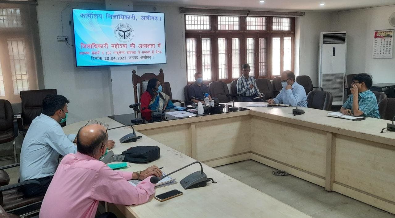 Aligarh News: एक महीने में 13318 मरीजों को एंबुलेंस ने 6 मिनट 32 सेकेंड में पहुंचाया अस्पताल Aligarh News: एक महीने में 13318 मरीजों को एंबुलेंस ने 6 मिनट 32 सेकेंड में पहुंचाया अस्पताल