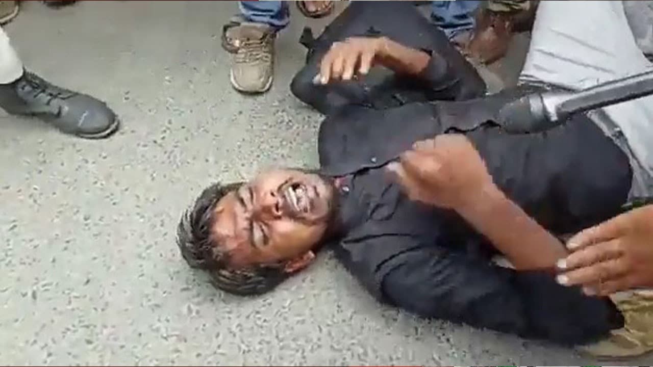 Patna Lathi Charge: ADM की लाठी से घायल युवक ने सरकार को दिया अल्टीमेटम, दोषी पर कार्रवाई की मांग Patna Lathi Charge: ADM की लाठी से घायल युवक ने सरकार को दिया अल्टीमेटम, दोषी पर कार्रवाई की मांग