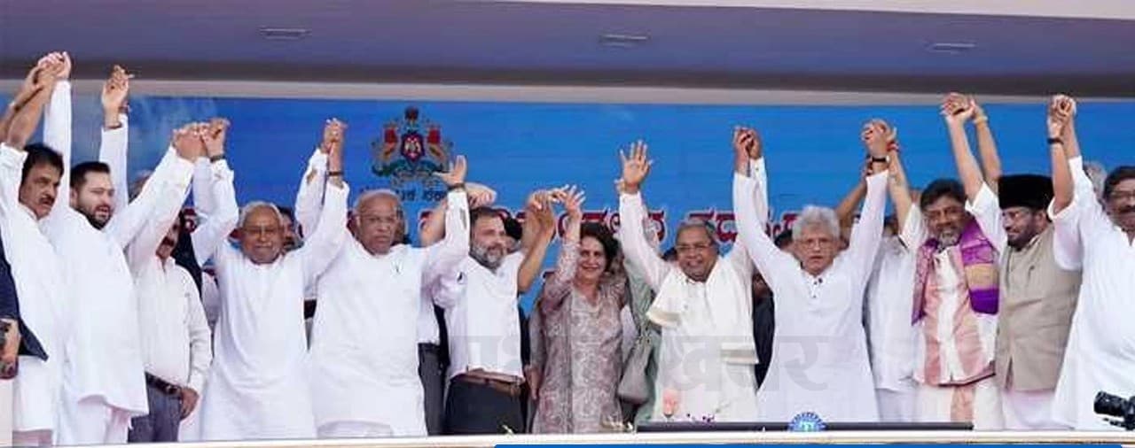 बीजेपी के खिलाफ विपक्षी दलों की बैठक आज, लोकसभा सीटों पर साझा उम्मीदवार देने पर होगी बात बीजेपी के खिलाफ विपक्षी दलों की बैठक आज, लोकसभा सीटों पर साझा उम्मीदवार देने पर होगी बात