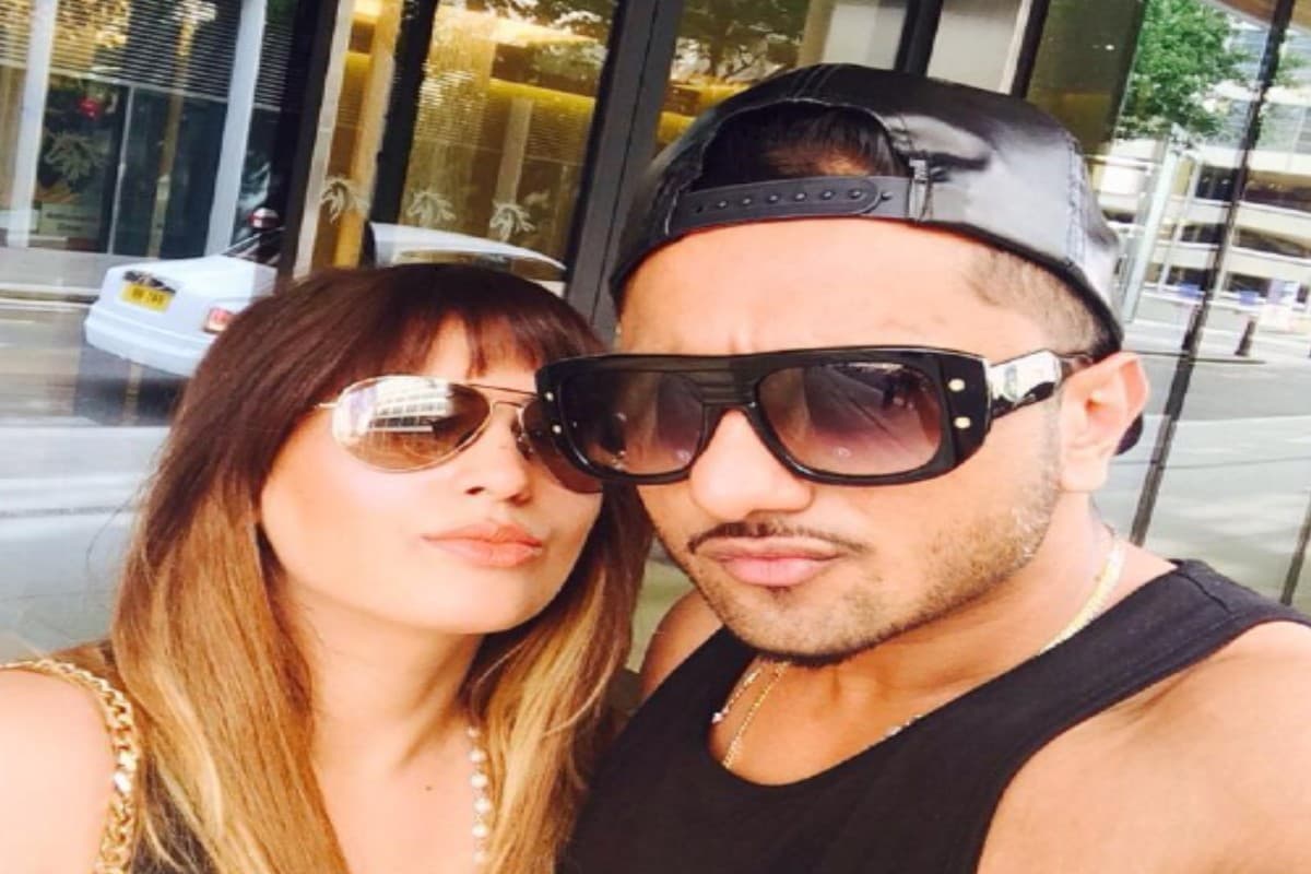 बुरे फंसे Yo Yo Honey Singh, पत्नी ने रैपर के खिलाफ किया घरेलू हिंसा का केस बुरे फंसे Yo Yo Honey Singh, पत्नी ने रैपर के खिलाफ किया घरेलू हिंसा का केस