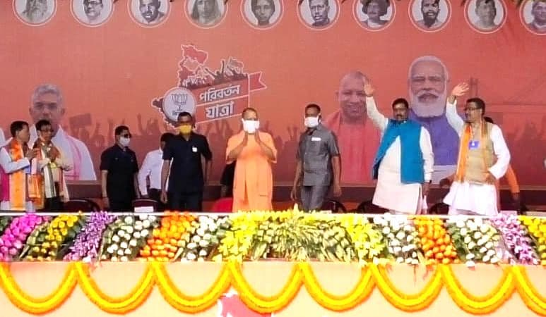 बंगाल चुनाव 2021: तुष्टिकरण के चलते लव जेहाद को नहीं रोक रही बंगाल सरकार, 2 मई के बाद रहम की भीख मांगेंगे TMC के गुंडे, गजोले में बोले योगी आदित्यनाथ
