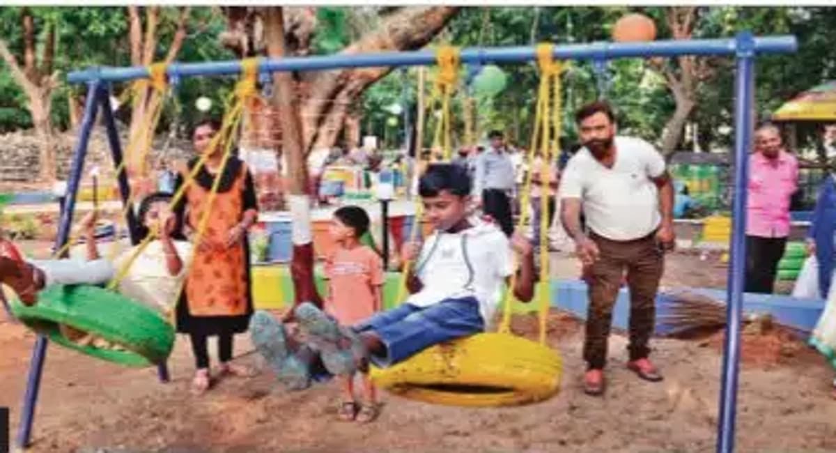 Jharkhand News: 75 घंटे में ही रांची के डॉ जाकिर हुसैन पार्क का हुआ कायाकल्प, 6 साल बाद लौटी रौनक, देखें Pics Jharkhand News: 75 घंटे में ही रांची के डॉ जाकिर हुसैन पार्क का हुआ कायाकल्प, 6 साल बाद लौटी रौनक, देखें Pics