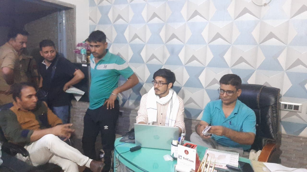 Agra: निजी हॉस्पिटल में भ्रूण लिंग जांच का पर्दाफाश, हरियाणा STF की टीम ने चिकित्सक को रंगेहाथ पकड़ा Agra: निजी हॉस्पिटल में भ्रूण लिंग जांच का पर्दाफाश, हरियाणा STF की टीम ने चिकित्सक को रंगेहाथ पकड़ा