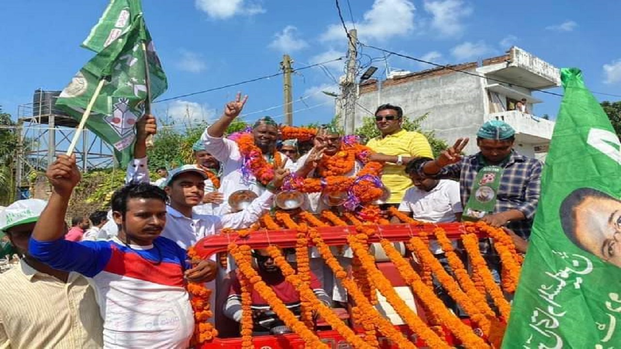 बिहार उपचुनाव: गोपालगंज में नामांकन करते ही ओवैसी के उम्मीदवार पर FIR, जानें AIMIM प्रत्याशी पर लगा आरोप बिहार उपचुनाव: गोपालगंज में नामांकन करते ही ओवैसी के उम्मीदवार पर FIR, जानें AIMIM प्रत्याशी पर लगा आरोप