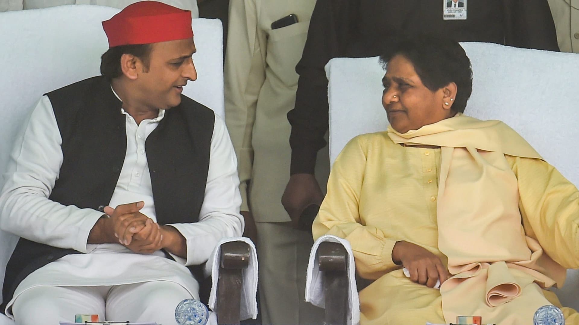UP Politics: अखिलेश यादव के दलित वोट में निगाह से बसपा में बेचैनी, नए सियासी समीकरण बनते देख मायावती हमलावर… UP Politics: अखिलेश यादव के दलित वोट में निगाह से बसपा में बेचैनी, नए सियासी समीकरण बनते देख मायावती हमलावर…