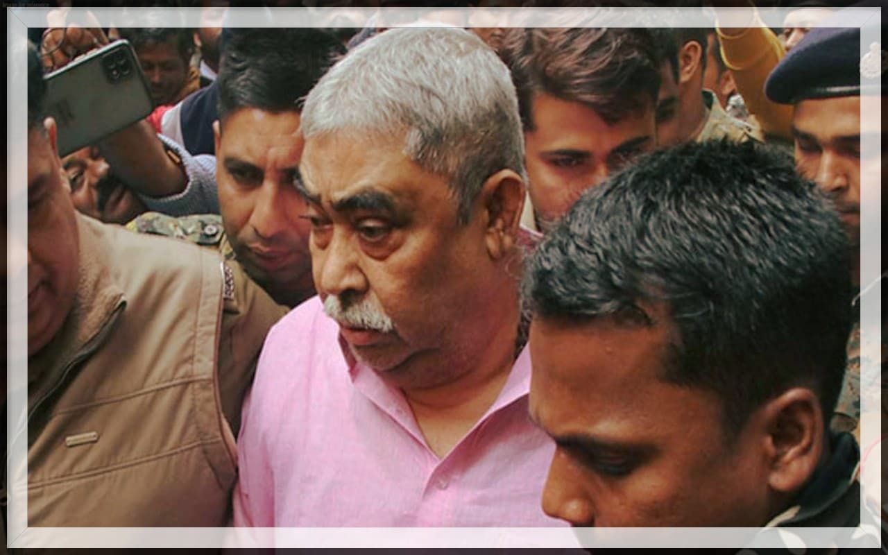 Cattle Smuggling Case: अनुब्रत मंडल की ईडी हिरासत 21 मार्च तक बढ़ी, जल्द होगी पूछताछ Cattle Smuggling Case: अनुब्रत मंडल की ईडी हिरासत 21 मार्च तक बढ़ी, जल्द होगी पूछताछ