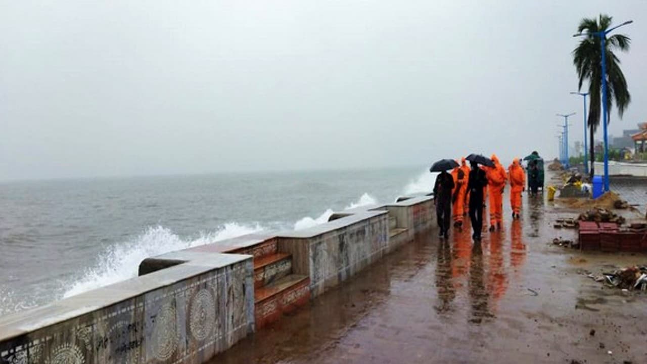 Asani Cyclone Alert: ‘असानी’ के पूर्वानुमान के बीच कोलकाता अलर्ट पर, ममता बनर्जी ने रद्द किया कार्यक्रम Asani Cyclone Alert: ‘असानी’ के पूर्वानुमान के बीच कोलकाता अलर्ट पर, ममता बनर्जी ने रद्द किया कार्यक्रम