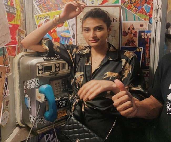 Athiya Shetty के लेटेस्ट फोटो पर KL Rahul का आया दिल, क्रिकेटर के कमेंट ने खींचा फैंस का ध्यान Athiya Shetty के लेटेस्ट फोटो पर KL Rahul का आया दिल, क्रिकेटर के कमेंट ने खींचा फैंस का ध्यान