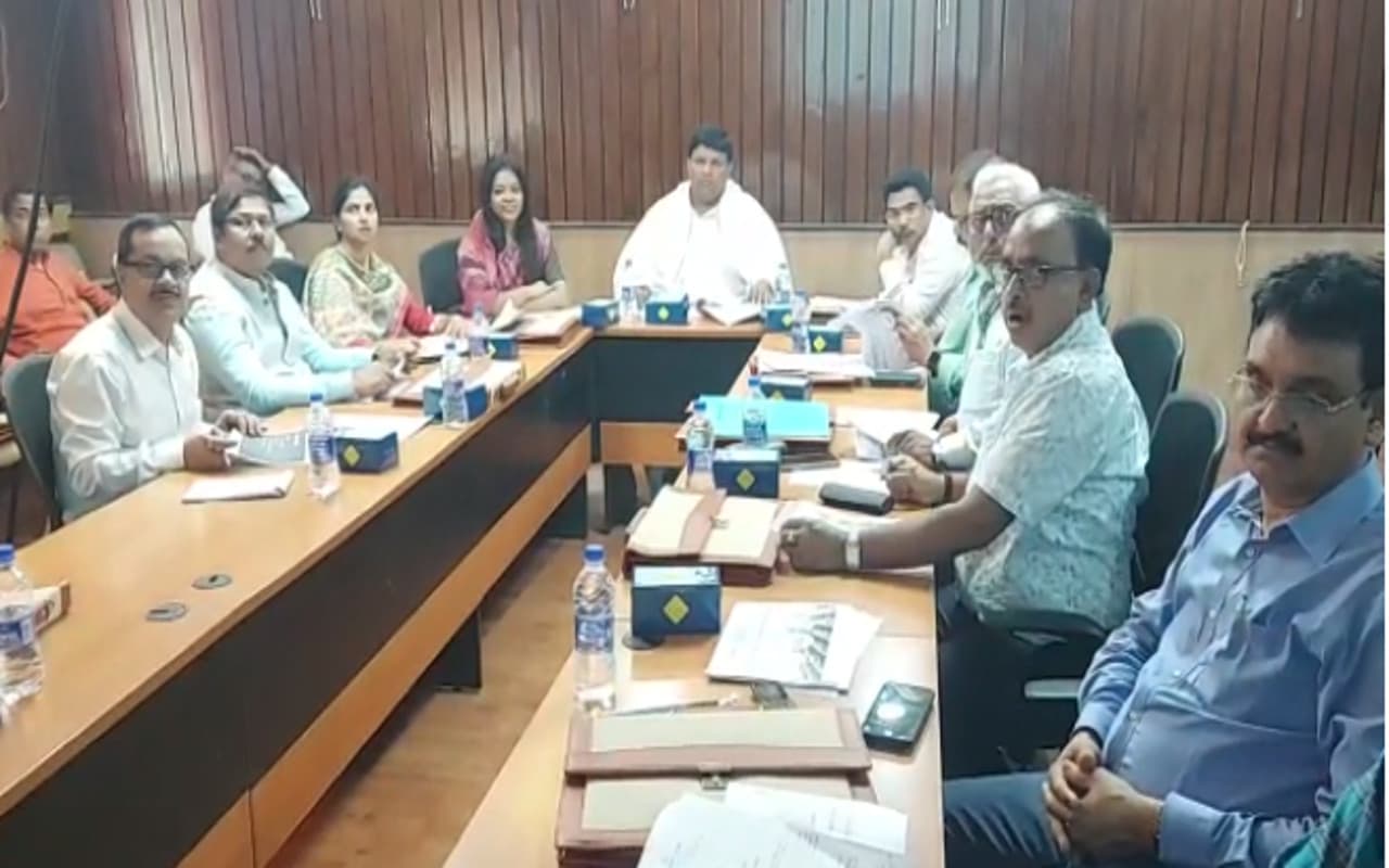 झारखंड में Horticulture को मिलेगा बढ़ावा, कृषि मंत्री बोले- ग्रामीण हाट बाजार को ऑर्गनाइज करने की जरूरत झारखंड में Horticulture को मिलेगा बढ़ावा, कृषि मंत्री बोले- ग्रामीण हाट बाजार को ऑर्गनाइज करने की जरूरत