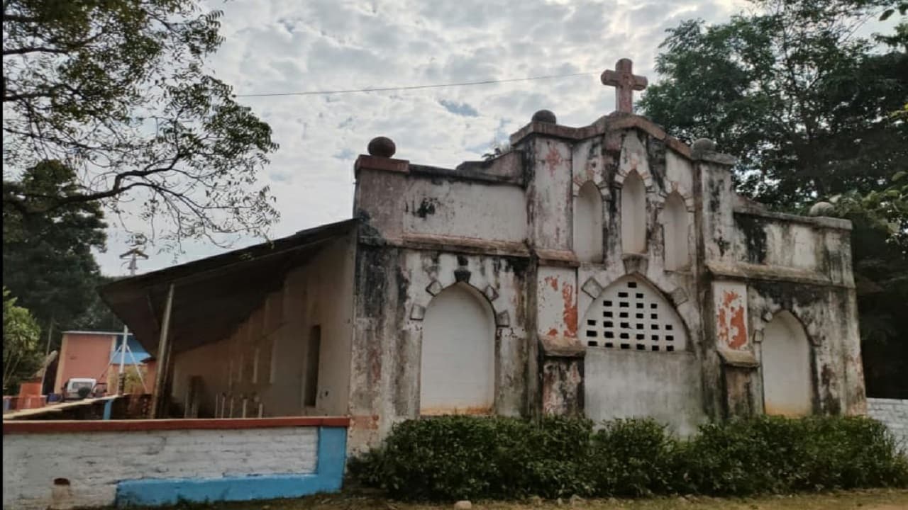 Christmas 2021: सफेद खच्चर पर सवार होकर 1930 में गुमला पहुंचे थे फादर डिकाइजर, ऐसे की थी बनारी चर्च की स्थापना Christmas 2021: सफेद खच्चर पर सवार होकर 1930 में गुमला पहुंचे थे फादर डिकाइजर, ऐसे की थी बनारी चर्च की स्थापना