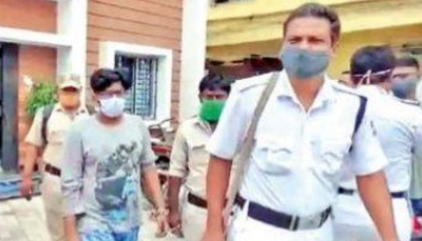 9 साल से भारत में रह रहा था बांग्लादेशी युवक, 90 हजार में बनवाया था फर्जी स्कूल सर्टिफिकेट 9 साल से भारत में रह रहा था बांग्लादेशी युवक, 90 हजार में बनवाया था फर्जी स्कूल सर्टिफिकेट