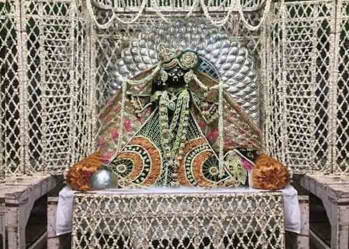 अक्षय तृतीया पर होंगे बांके बिहारी के श्री चरणों के दर्शन, साल में एक बार मिलता है मौका, जानें क्या है परंपरा अक्षय तृतीया पर होंगे बांके बिहारी के श्री चरणों के दर्शन, साल में एक बार मिलता है मौका, जानें क्या है परंपरा