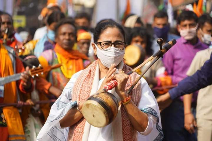 मोदी सरकार लोगों को मुफ्त में दें एलपीजी गैस सिलेंडर, बांकुड़ा की रैली में ममता बनर्जी की मांग मोदी सरकार लोगों को मुफ्त में दें एलपीजी गैस सिलेंडर, बांकुड़ा की रैली में ममता बनर्जी की मांग
