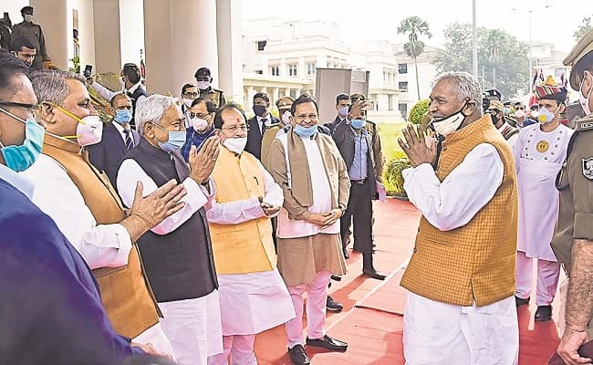 बिहार विधानमंडल के संयुक्त सत्र को संबोधित करते हुए राज्यपाल ने कहा, शराबबंदी सख्ती से लागू रहेगी बिहार विधानमंडल के संयुक्त सत्र को संबोधित करते हुए राज्यपाल ने कहा, शराबबंदी सख्ती से लागू रहेगी