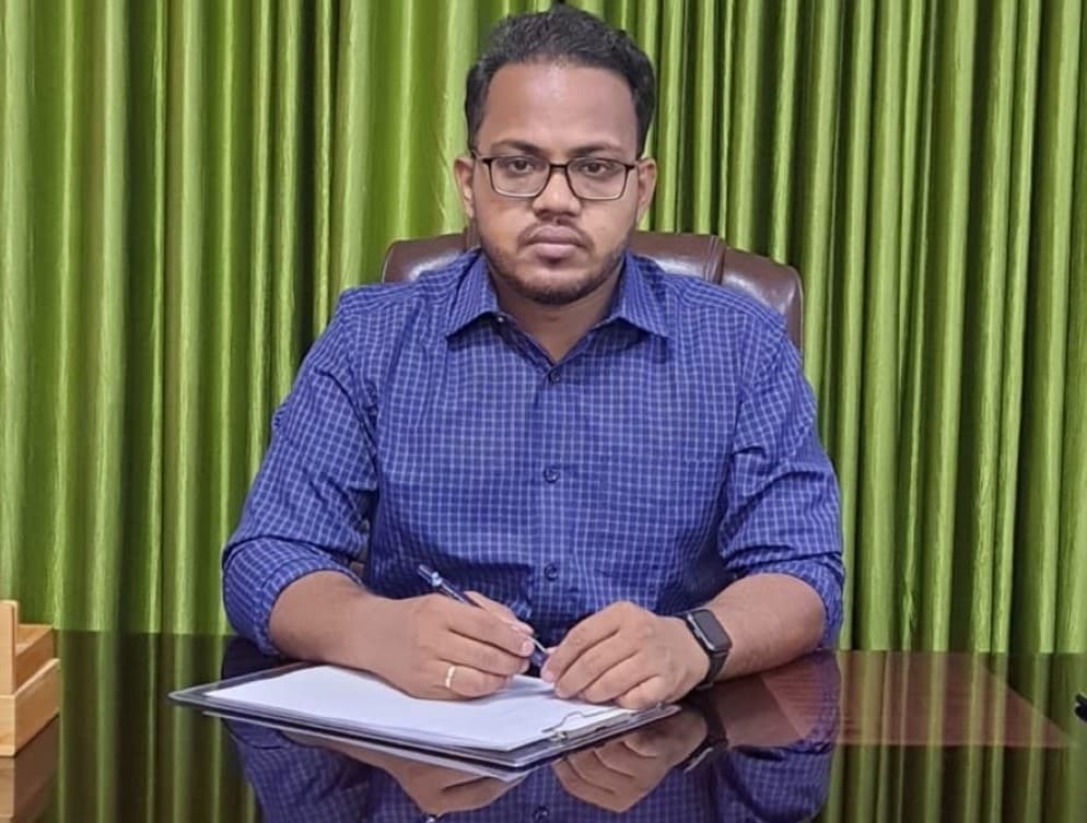 बिजनौर के थप्पड़बाज CDO का वीडियो वायरल, VDO से कहा- कान पकड़ो-मुर्गा बनो, फिर गुस्से में किया ये काम बिजनौर के थप्पड़बाज CDO का वीडियो वायरल, VDO से कहा- कान पकड़ो-मुर्गा बनो, फिर गुस्से में किया ये काम