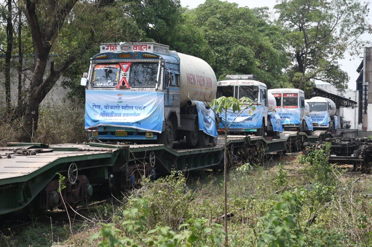Oxygen Express : कोरोना के खिलाफ जंग में SAIL की अहम भूमिका, BSL से 50 टन लिक्विड मेडिकल ऑक्सीजन लेकर UP के लिए ऑक्सीजन एक्सप्रेस-2 रवाना Oxygen Express : कोरोना के खिलाफ जंग में SAIL की अहम भूमिका, BSL से 50 टन लिक्विड मेडिकल ऑक्सीजन लेकर UP के लिए ऑक्सीजन एक्सप्रेस-2 रवाना
