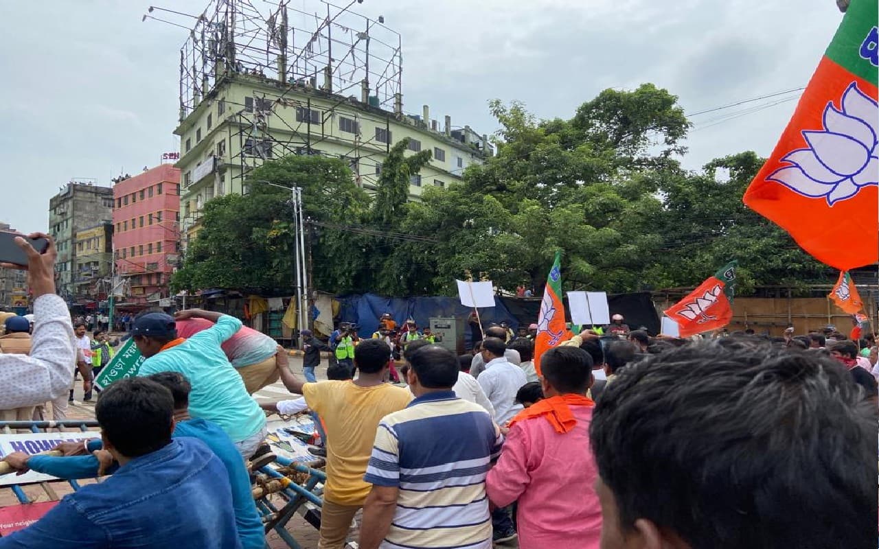 भाजपा का नबान्न अभियान: रणक्षेत्र बना हावड़ा, ईंट-पत्थर, आंसू गैस के गोले दागे गये, हुई पानी की बौछार