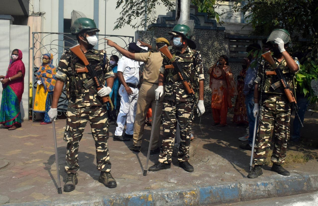 शीतलकुची में Repolling के दिन भी बवाल, TMC कैंडिडेट ने चुनाव आयोग पर किया अटैक शीतलकुची में Repolling के दिन भी बवाल, TMC कैंडिडेट ने चुनाव आयोग पर किया अटैक