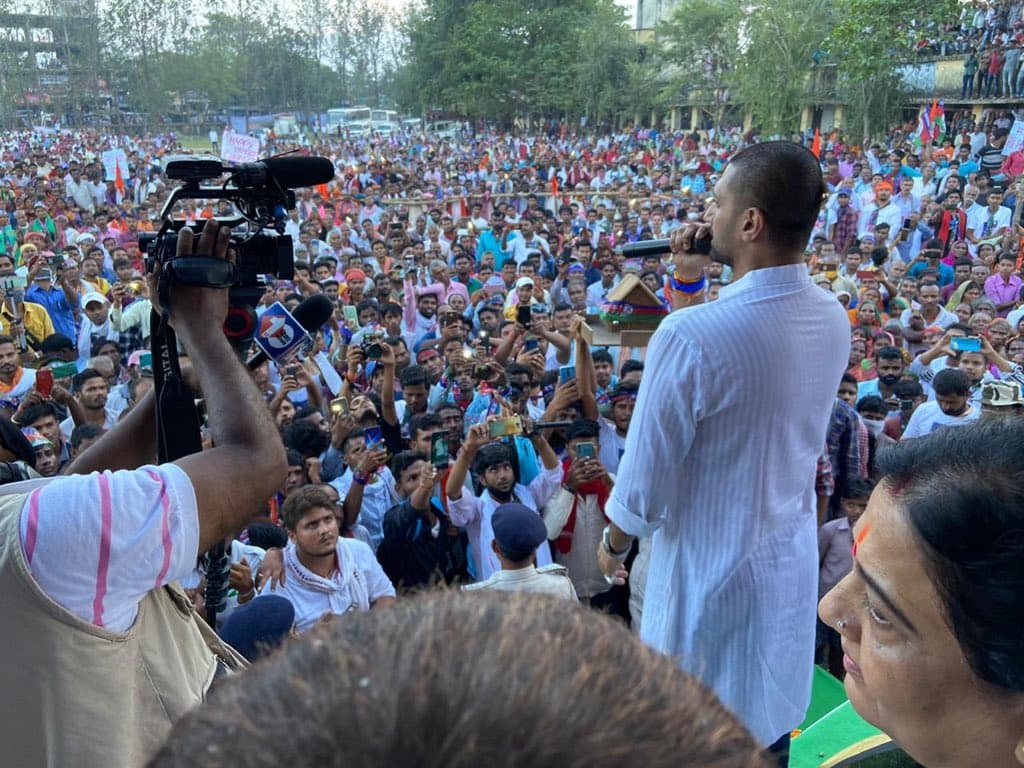 Bihar Election News: तो चुनाव के बाद नीतीश-लालू मिला लेंगे हाथ? चिराग ने कहा- भाजपा के नेता मुख्यमंत्री को लेकर इतने नतमस्तक क्यों हो रहे हैं? Bihar Election News: तो चुनाव के बाद नीतीश-लालू मिला लेंगे हाथ? चिराग ने कहा- भाजपा के नेता मुख्यमंत्री को लेकर इतने नतमस्तक क्यों हो रहे हैं?