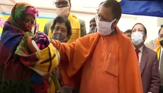 UP में 3.40 करोड़ बच्चों को पिलाई जाएगी पोलियो ड्रॉप, CM योगी ने गोरखपुर से किया अभियान का शुभारंभ UP में 3.40 करोड़ बच्चों को पिलाई जाएगी पोलियो ड्रॉप, CM योगी ने गोरखपुर से किया अभियान का शुभारंभ