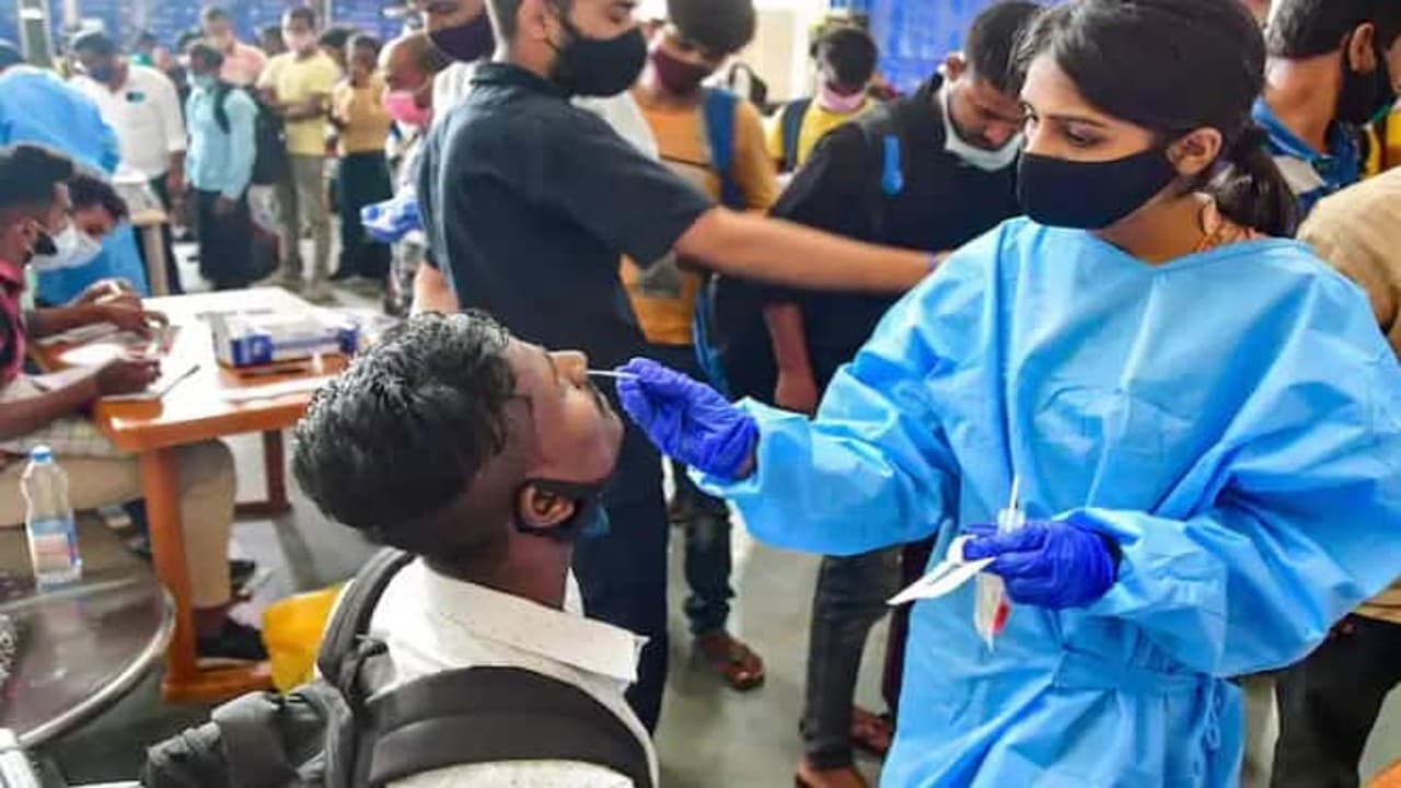 भारत में 24 घंटे के दौरान कोरोना से 24 लोगों की मौत, 13,086 नए मामले किए गए दर्ज भारत में 24 घंटे के दौरान कोरोना से 24 लोगों की मौत, 13,086 नए मामले किए गए दर्ज