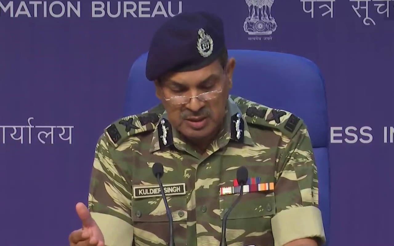 झारखंड-बिहार में नक्सलियों की दहशत खत्म, तीन राज्य में 14 उग्रवादी ढेर, CRPF डीजी का ऐलान झारखंड-बिहार में नक्सलियों की दहशत खत्म, तीन राज्य में 14 उग्रवादी ढेर, CRPF डीजी का ऐलान