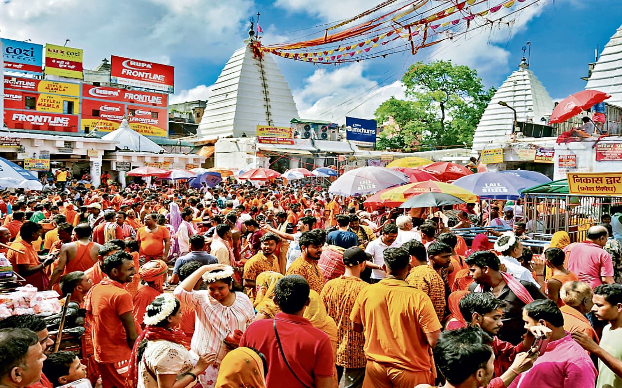 पुरुषोत्तम मास के साथ-साथ बांग्ला सावन का देवघर बाबाधाम में दिख रहा असर, नेपाल और बंगाल से आ रहे कांवरिये पुरुषोत्तम मास के साथ-साथ बांग्ला सावन का देवघर बाबाधाम में दिख रहा असर, नेपाल और बंगाल से आ रहे कांवरिये
