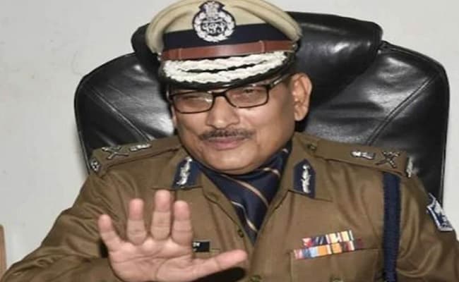कथावाचक बने बिहार के पूर्व DGP गुप्तेश्वर पांडेय, भागवत कथा के दौरान समझाते हैं कानून की धाराएं कथावाचक बने बिहार के पूर्व DGP गुप्तेश्वर पांडेय, भागवत कथा के दौरान समझाते हैं कानून की धाराएं