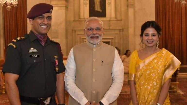 Dhoni Retirement : पीएम मोदी ने धौनी को लिखा इमोशनल लेटर, तो ‘कैप्टन कूल’ ने कुछ इस अंदाज में कहा-थैंक यू Dhoni Retirement : पीएम मोदी ने धौनी को लिखा इमोशनल लेटर, तो ‘कैप्टन कूल’ ने कुछ इस अंदाज में कहा-थैंक यू