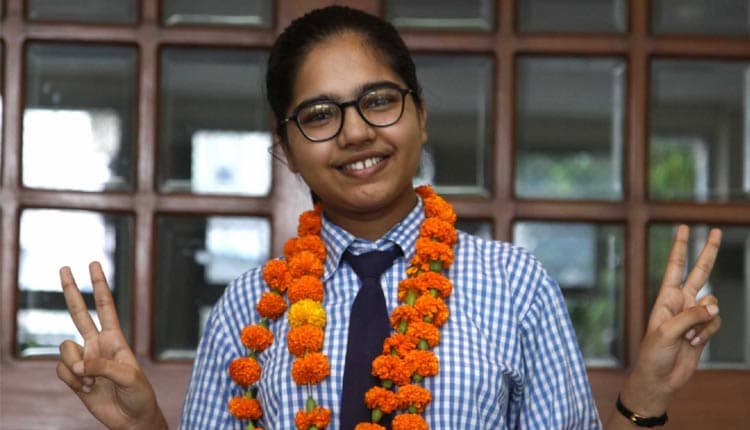 CBSE 12th result 2020: जानिए कौन हैं दिव्यांशी जैन जिन्होंने 12वीं बोर्ड की परीक्षा में हर विषय में पाए 100 में 100 अंक CBSE 12th result 2020: जानिए कौन हैं दिव्यांशी जैन जिन्होंने 12वीं बोर्ड की परीक्षा में हर विषय में पाए 100 में 100 अंक