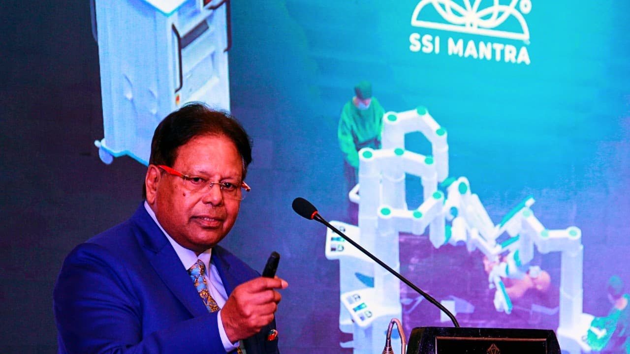 देश में तैयार हुआ सर्जिकल रोबोट, सर्जरी के क्षेत्र में आयेगा क्रांतिकारी बदलाव देश में तैयार हुआ सर्जिकल रोबोट, सर्जरी के क्षेत्र में आयेगा क्रांतिकारी बदलाव