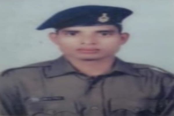 Jharkhand Naxal News : लोहरदगा में IED ब्लास्ट, SAP का जवान शहीद, नक्सल विरोधी अभियान में निकली थी पुलिस Jharkhand Naxal News : लोहरदगा में IED ब्लास्ट, SAP का जवान शहीद, नक्सल विरोधी अभियान में निकली थी पुलिस