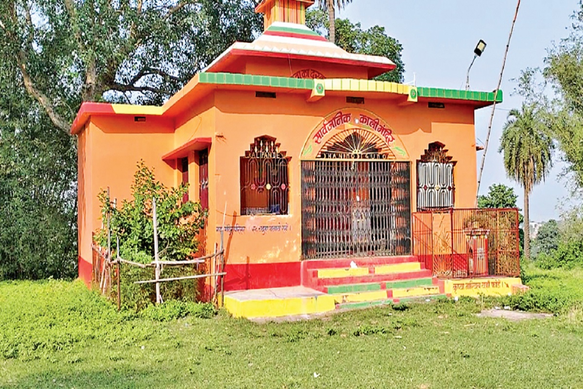 खास है कोडरमा के गुमो की दुर्गा पूजा, पूरे नवरात्र दी जाती है बकरे की बलि