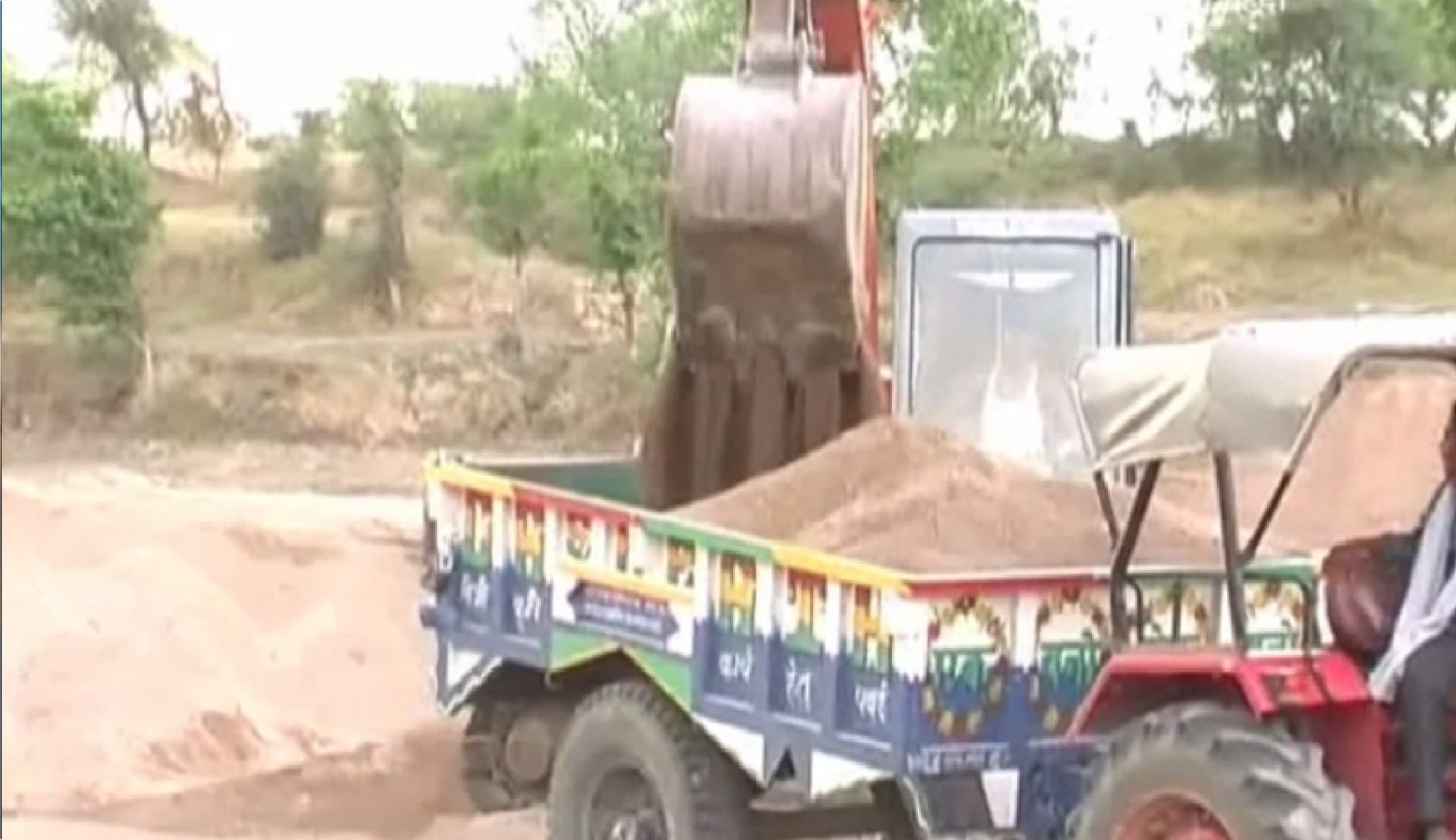 भागलपुर के कजरौली में बालू माफियाओं की करतूत से हर कोई गया दंग ! कई बीघा बगीचे का हुआ अंत