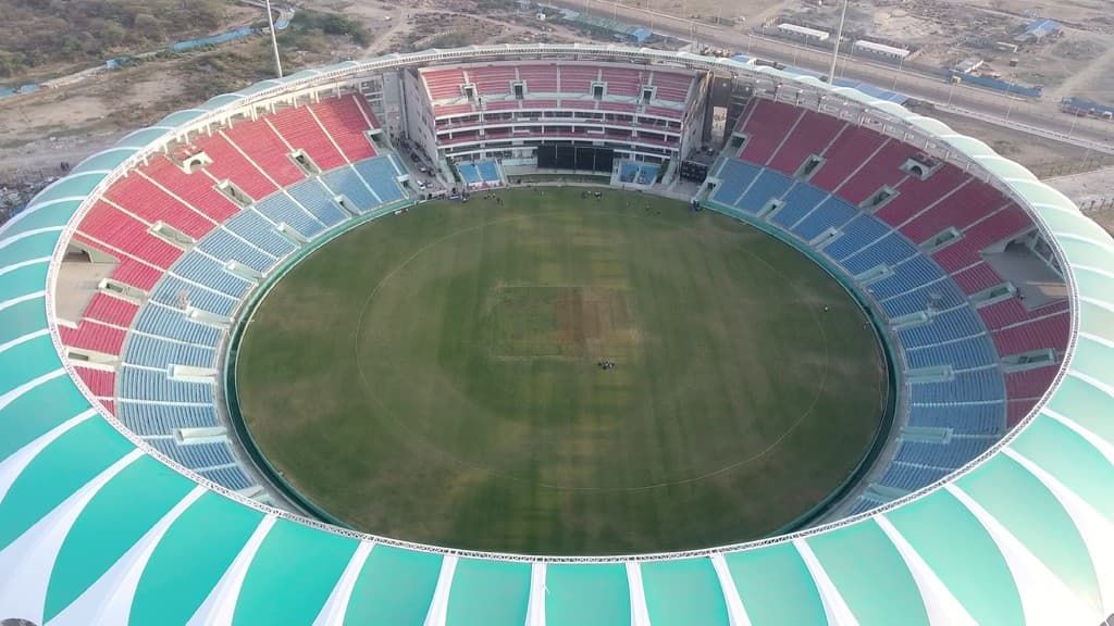 ICC World Cup 2023: इकाना क्रिकेट स्टेडियम में लाल-काली मिट्टी की पिच पर बल्लेबाज बरसाएंगे रन, बढ़ेगा रोमांच ICC World Cup 2023: इकाना क्रिकेट स्टेडियम में लाल-काली मिट्टी की पिच पर बल्लेबाज बरसाएंगे रन, बढ़ेगा रोमांच
