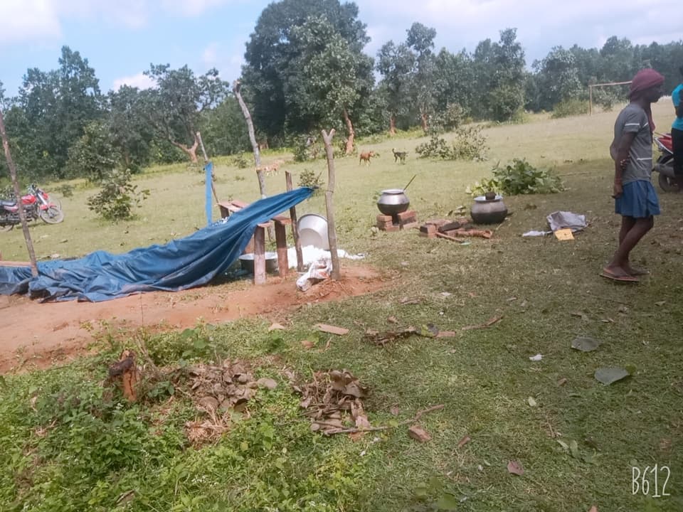 झारखंड में दोस्तों के साथ पिकनिक मना रहे युवक को हाथियों ने मार डाला, प्रत्यक्षदर्शी बच्चे की ऐसे बची जान झारखंड में दोस्तों के साथ पिकनिक मना रहे युवक को हाथियों ने मार डाला, प्रत्यक्षदर्शी बच्चे की ऐसे बची जान